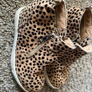 Soda cheetah boots size 13.5 girls